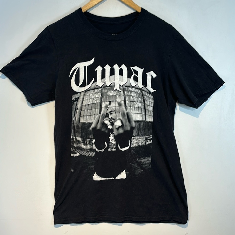 2pac Tupac Middle Fingers Up Portrait black &white t-shirt size Medium